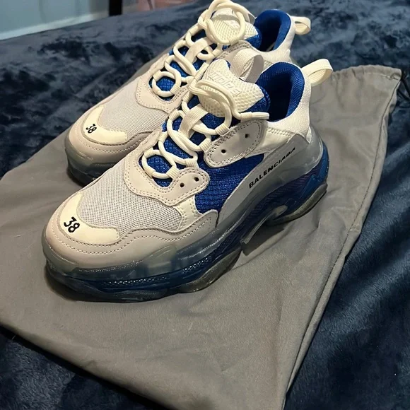 Balenciaga Triple S - Picture 1 of 3